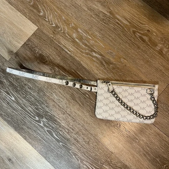 Michael Kors belt bag - Picture 2 of 5